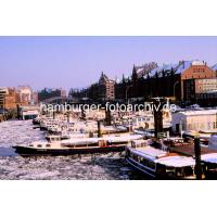 X0000125_20023 Anleger im Hamburger Binnenhafen - Zollkanal. | Binnenhafen - historisches Hafenbecken in der Hamburger Altstadt.